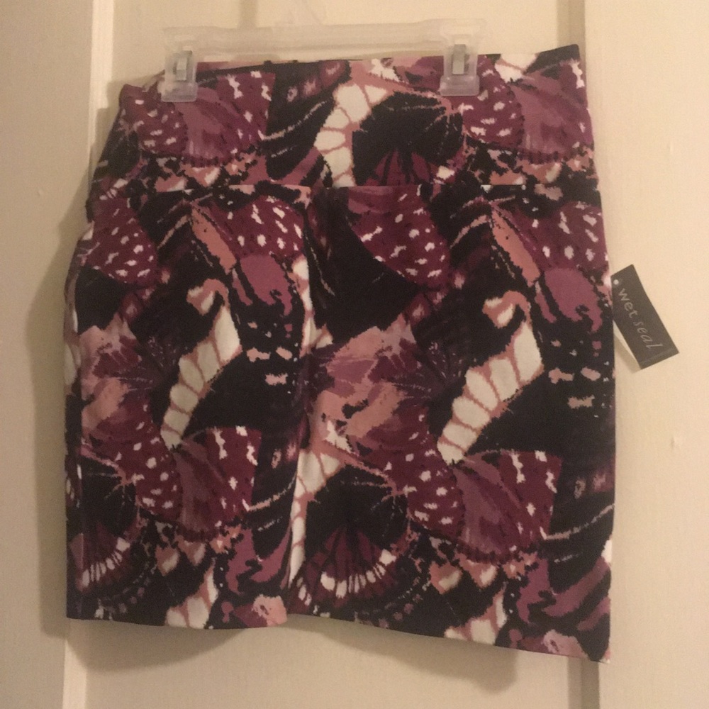 Stretchy skirt short